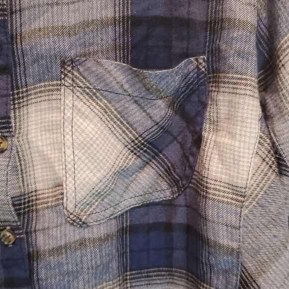BDG blue plaid cropped flannel shirt - Picture 3 of 6